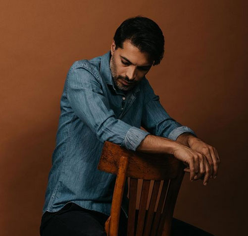 شاید او از داريوش آذر